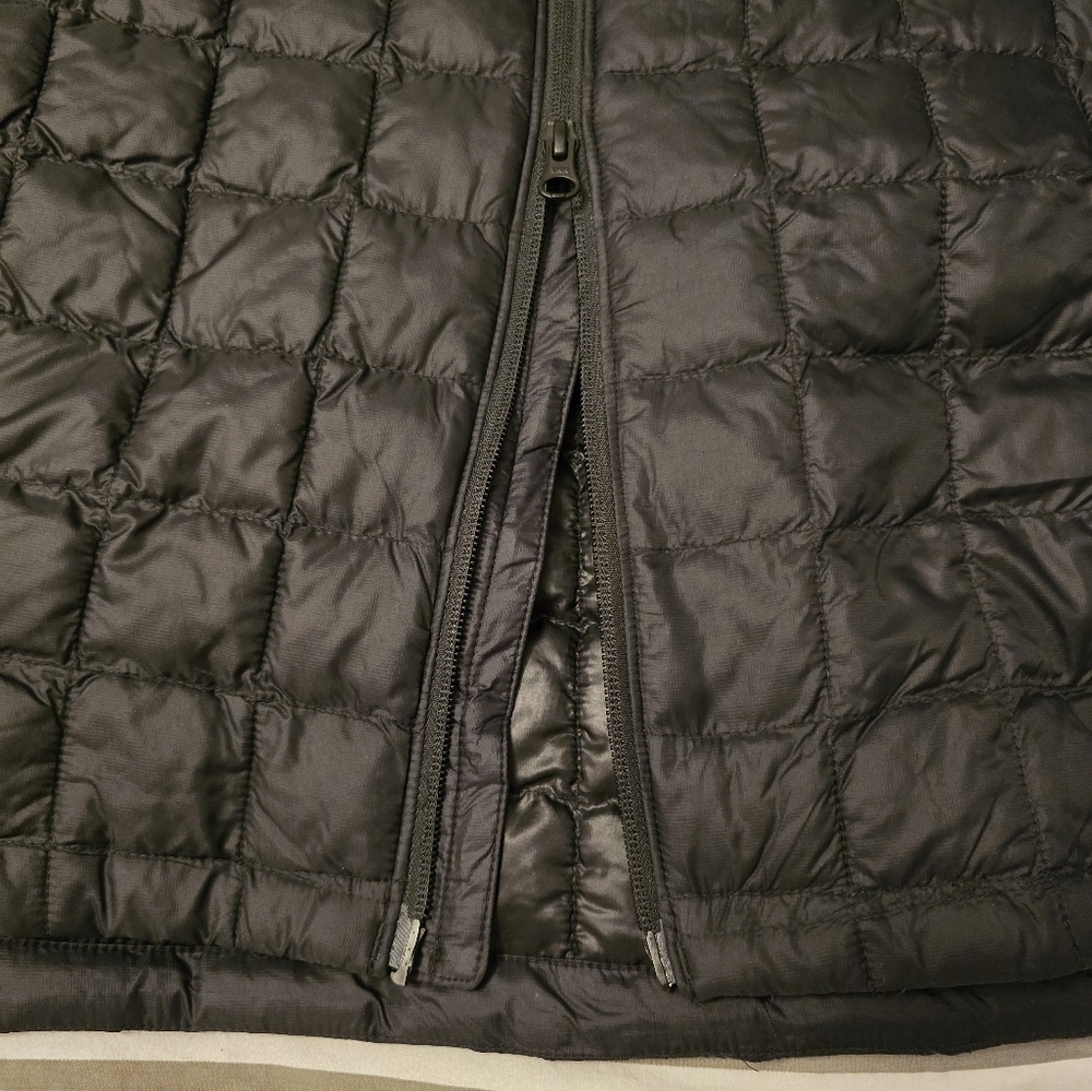The North Face Black Quilted Hooded Coat - Picture 4 of 11